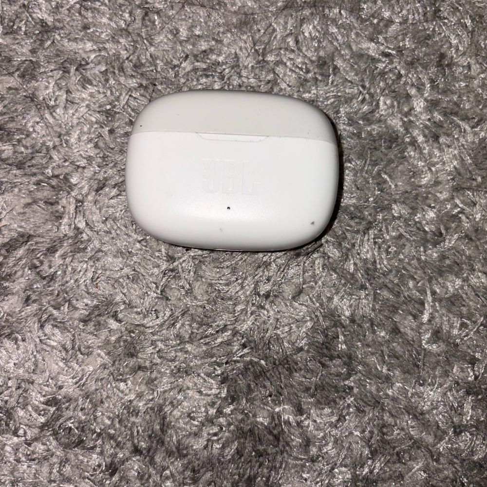 JBL VIBE 200TWS Wireless Earbuds with Case and Charger Cord, Lightly Used